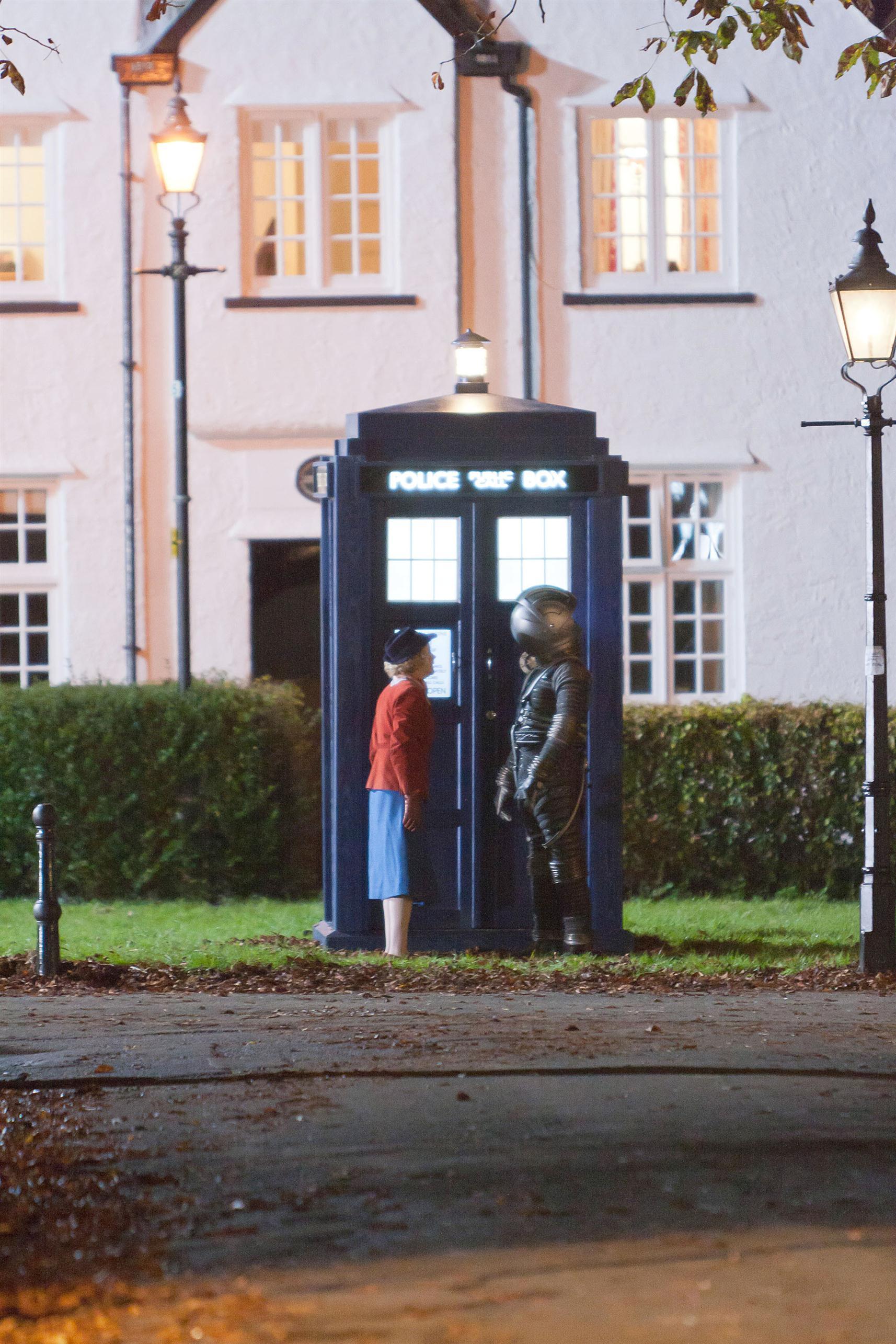 Matt Smith as Doctor Who filming the Christmas Special | Picture 87430
